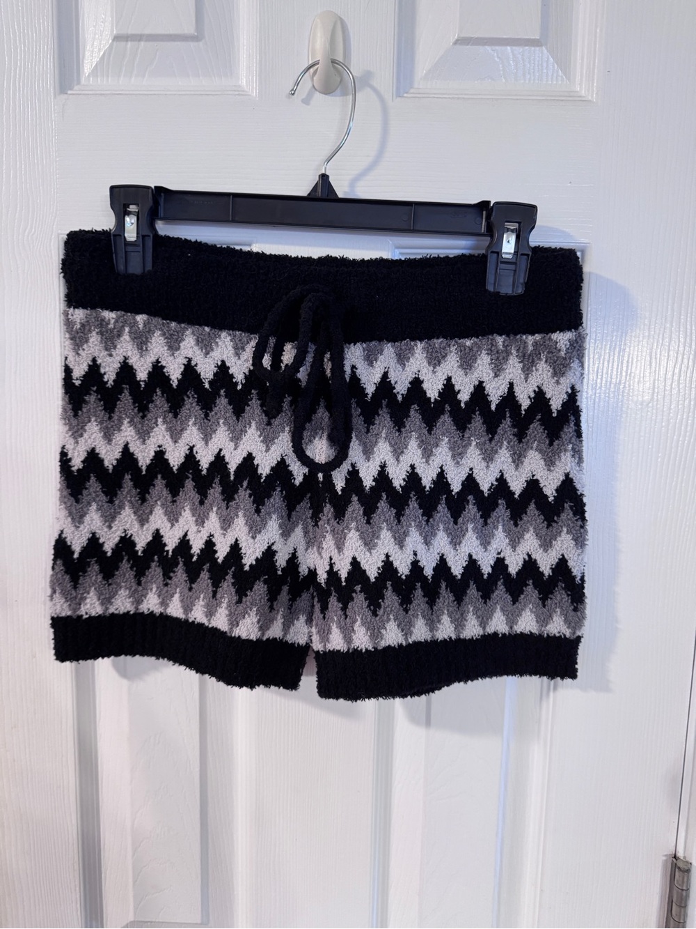 POL Cozy Eyelash Knit Lounge Shorts Black Gray Chevron Pattern Size Small NWOT